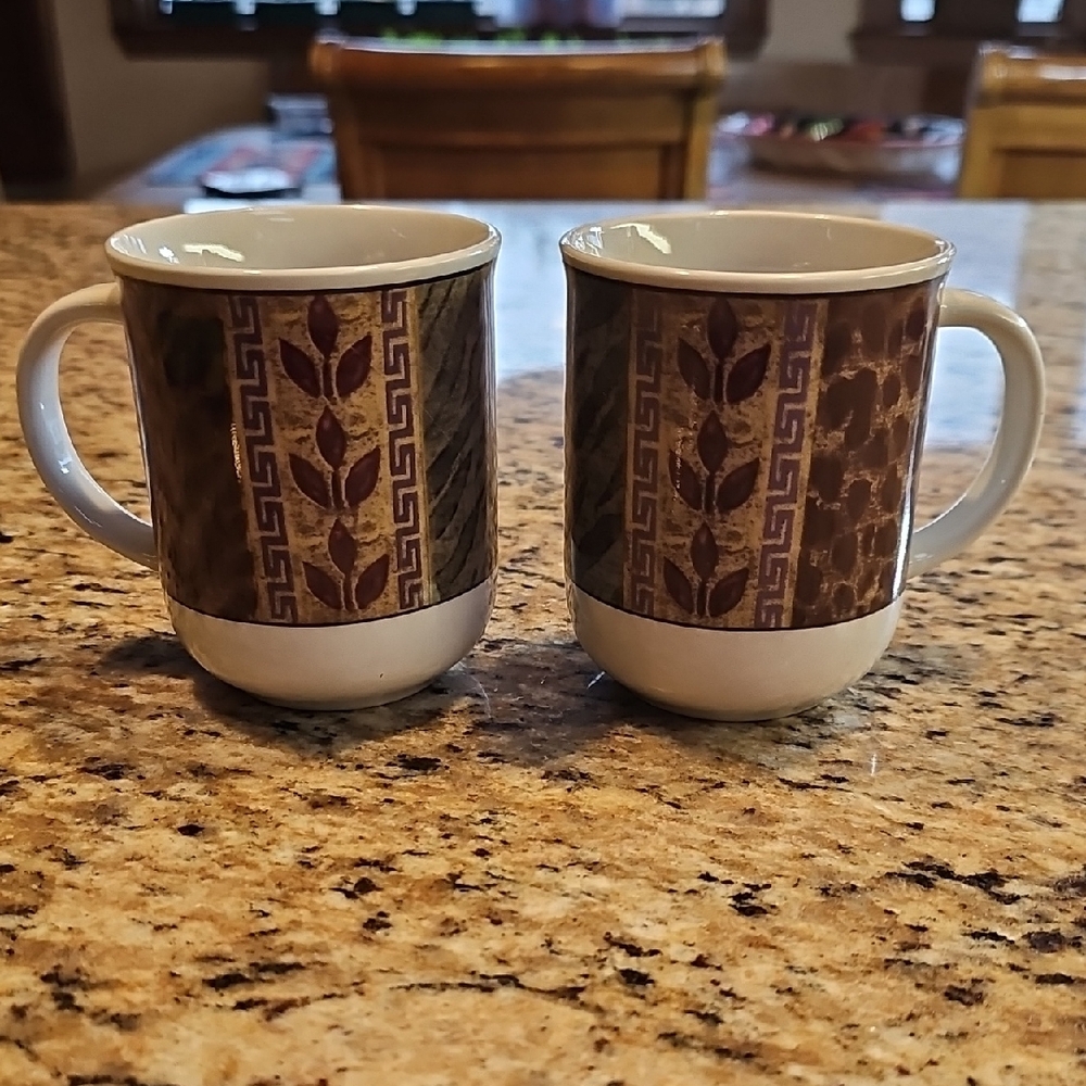 Not used 2 Oneida Safari elegant Mugs Set bundle for more Replacement